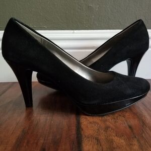 Bandolino Elegant Black Suede Heels